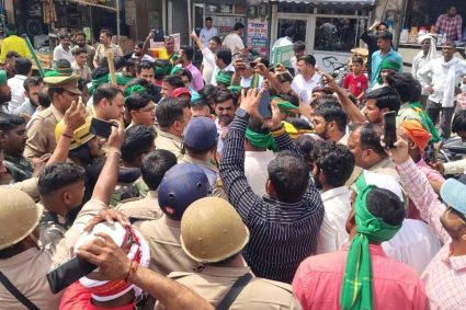 पूर्व मंत्री के बयान पर भड़के किसान, कई जिलों में बवाल और पुलिस से झड़प