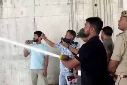 नोएडा में हाईराइज आग से निपटने की नई तकनीक का ट्रायल सफल
