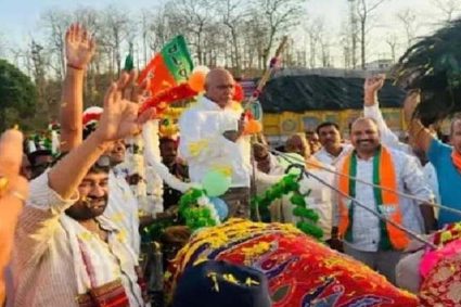 बैतूल विधायक हेमंत खंडेलवाल का अनोखा अंदाज, बैलगाड़ी पर सवार होकर ‘गांव-बस्ती चलो अभियान’ को दी गति