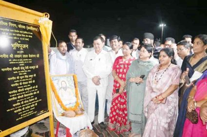 रायपुर : ट्रेफिक सिंग्नल में प्रतीक्षा करने वालों को अब तेज धूप व बारिश में नहीं होगी परेशानी चौक.चौराहों में बनेंगे प्रतीक्षा शेड