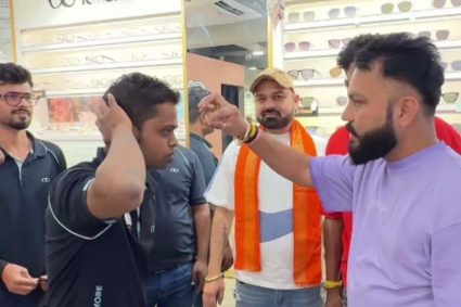 भोपाल-छिंदवाड़ा में लेंसकार्ट शोरूम पर बजरंग दल का प्रदर्शन, कर्मचारियों को तिलक और कलाई पर कलावा बांधा