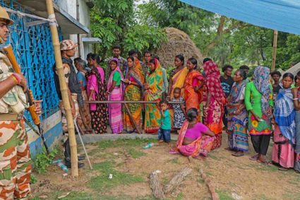 बंगाल में 8 हजार पोलिंग बूथ को चुनाव आयोग ने माना सुपर सेंसेटिव, 135 दबंगों को पकड़ा
