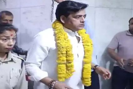 महाकाल के दर पर सांसद-एक्टर रवि किशन: भस्म आरती के बाद किए दिव्य दर्शन, गोरखपुर की खुशहाली की मांगी कामना