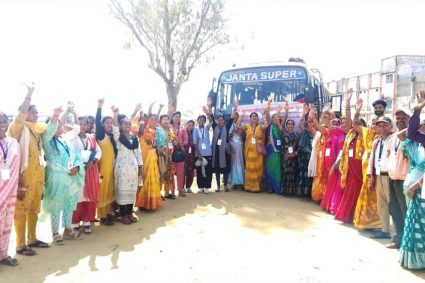 राम नगरी की ओर श्रद्धा का कारवां: मनेंद्रगढ़ से 49 श्रद्धालु अयोध्या रवाना