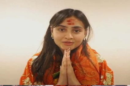 बाबा महाकाल के दर पहुंचे एक्ट्रेस जानकी बोदीवाला, नंदी महाराज के कानों में कहि मनोकामना