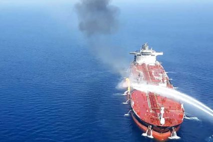 भारत के करीब ईरानी टैंकर पर अमेरिका का हमला, हिंद महासागर में 3 जहाजों की घेराबंदी