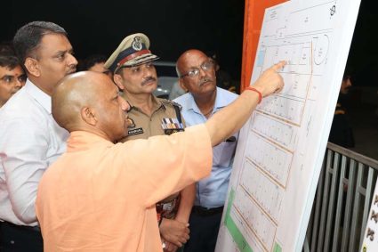 प्रधानमंत्री के प्रस्तावित आगमन की तैयारियों का सीएम योगी ने किया स्थलीय निरीक्षण