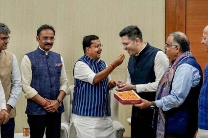 AAP को बड़ा झटका, 7 बागी सांसदों की बीजेपी में एंट्री को मिली सभापति की मंजूरी