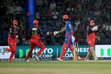 आरसीबी ने दिल्ली को 9 विकेट से हराया, भुवी-हेजलवुड ने गेंद से किया जबरदस्त प्रदर्शन