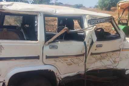 डिवाइडर में टकराई तेज रफ्तार बोलेरो दो घायल, चार को आई गंभीर चोटें