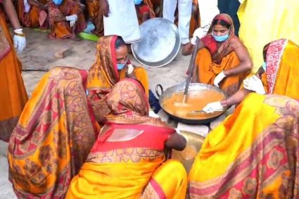 बस्ती का ‘राम जी पेड़ा’ देश-विदेश में धूम, मुस्लिम महिलाएं बना रहीं देसी मिठाई