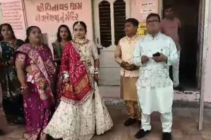 जामनगर में दुल्हन ने शादी से पहले किया मतदान, लोकतंत्र की मिसाल