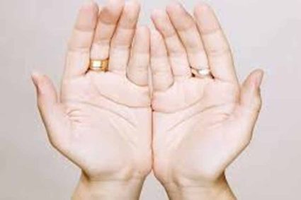 सामुद्रिक शास्त्र: हाथ-पैर के चिन्ह बताते हैं जीवन का भाग्य और भविष्य के संकेत