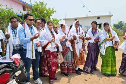 तहसीलदार का अनोखा स्वागत: प्रगणकों को दिए प्याज-टॉवेल, लौटने पर मिलेगा नींबू शरबत