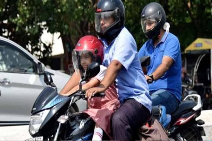 अब टू-व्हीलर पर पीछे बैठने वालों के लिए भी हेलमेट अनिवार्य, परिवहन विभाग का आदेश जारी