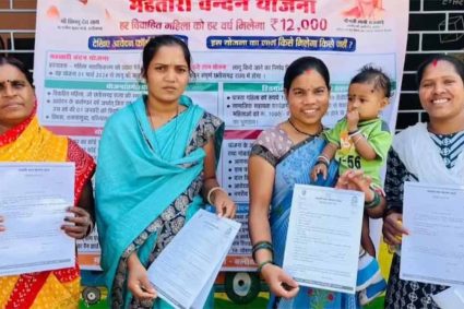 Bastar में महतारी वंदन योजना के लिए KYC अनिवार्य, अपडेट कराने उमड़ी महिलाओं की भीड़