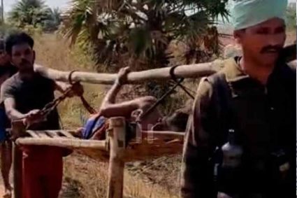 Dantewada में जवान बने फरिश्ता: गर्भवती महिला को सुरक्षित अस्पताल पहुंचाया