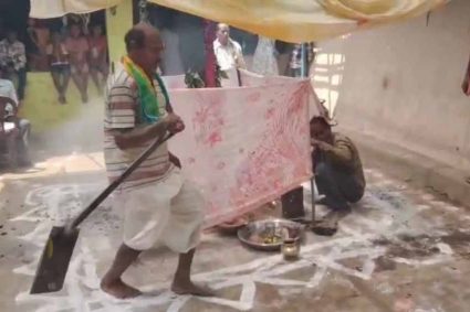 जलते अंगारों पर चलकर निभाई शादी की रस्म, दूल्हा-दुल्हन ने कायम रखी पीढ़ियों पुरानी परंपरा