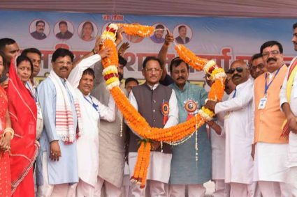 छत्तीसगढ़ में सामूहिक विवाह बना सामाजिक एकता का उत्सव, मुख्यमंत्री ने 13 नवदंपतियों को दिया आशीर्वाद