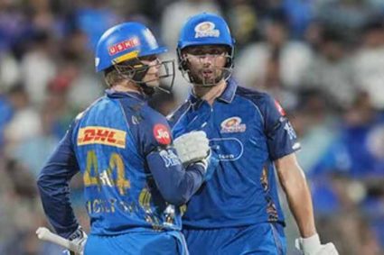 मुंबई इंडियंस का भावनात्मक इशारा: काली पट्टी में खेला मैच, सोशल मीडिया पर हुई तारीफ