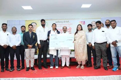 उप मुख्यमंत्री साव ने सौंपा चेक, राज्य में पहली बार किसी खिलाड़ी को मिली इतनी बड़ी प्रोत्साहन राशि