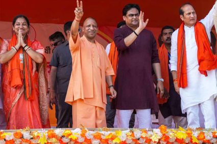 टीएमसी के गुंडों से हिसाब-किताब बराबर करने के लिए बंगाल में डबल इंजन सरकार आवश्यकः सीएम योगी