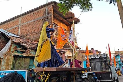 मां बिरासिनी धाम बिलासपुर में शिव प्राण प्रतिष्ठा की शोभायात्रा निकाली गई