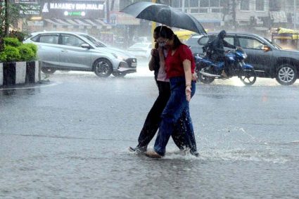 भीषण गर्मी पर ‘ब्रेक’: अगले 48 घंटों में पारा गिरेगा, 18 राज्यों में आंधी-बारिश का अलर्ट