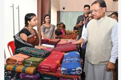 हाथ करघे से कमाई तक- ग्राम नारी की महिलाओं की सफलता का राज