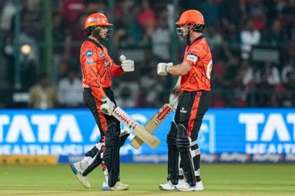 सनराइजर्स हैदराबाद की सधी शुरुआत, ट्रेविस हेड और अभिषेक शर्मा लय में नजर आए