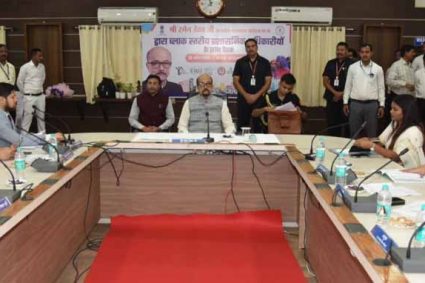 राज्यपाल  रमेन डेका ने ली ब्लॉक स्तरीय प्रशासनिक अधिकारियों की समीक्षा बैठक