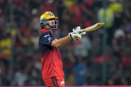 रॉयल चैलेंजर्स बैंगलोर की आधी टीम पवेलियन लौटी, टिम डेविड आउट—अक्षर पटेल का कमाल