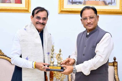 मुख्यमंत्री से सांसद विष्णु दत्त शर्मा ने की सौजन्य मुलाकात