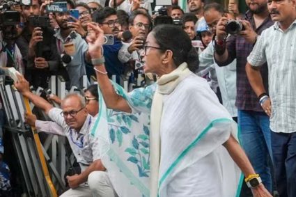 3 घंटे तक ममता की मौजूदगी, कार्यकर्ताओं का पहरा: टीएमसी के आरोप और EC का जवाब एक साथ