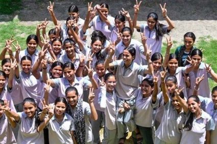 छत्तीसगढ़ 10वीं रिजल्ट: सरकारी स्कूलों से 81% टॉपर्स, 13 जिलों में से 5 में गर्ल्स टॉपर्स
