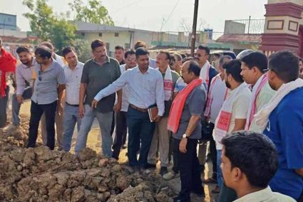 Arun Sao का अनोखा अंदाज: विकास कार्यों के निरीक्षण के लिए स्कूटी से निकले
